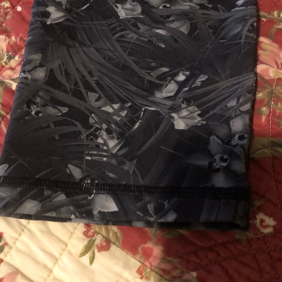 Old Navy Active Leggings Go Dry Black Floral Small Petite - Picture 8 of 16